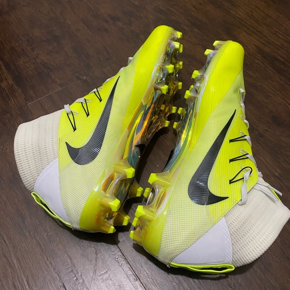 Athletic_Shoes